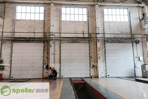 火車口檢修口定製的工業(ye) 提升門